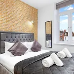 Comfy Flat In Staines