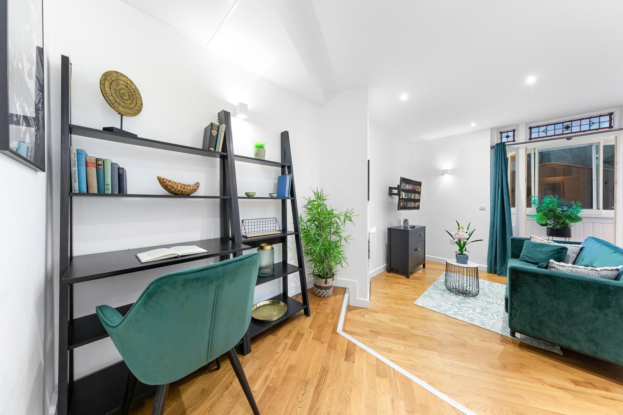 Comfy Flat In Apartment