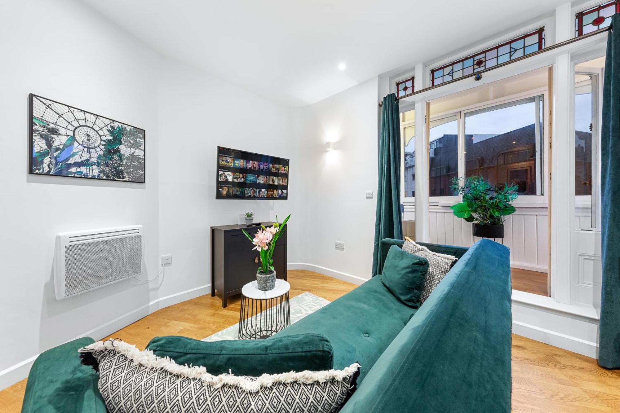 Apartment Comfy Flat In Staines-upon-Thames